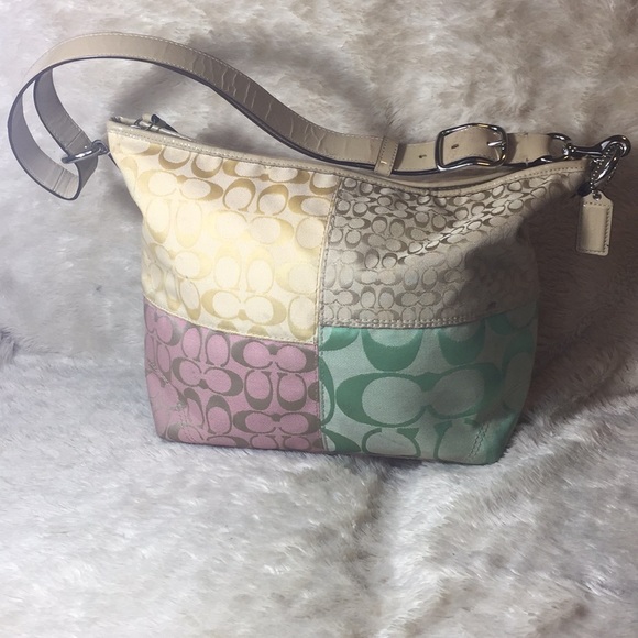 ⬇️Coach Signature pastel Patchwork Shoulder Bag - Picture 2 of 8